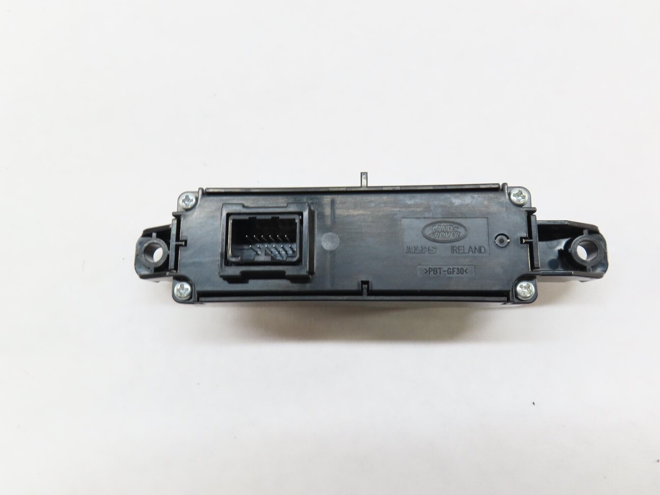 Thumbnail 4: 2015 RANGE ROVER SPORT (L494) REAR SEAT HEATER SWITCH BUTTON PANEL