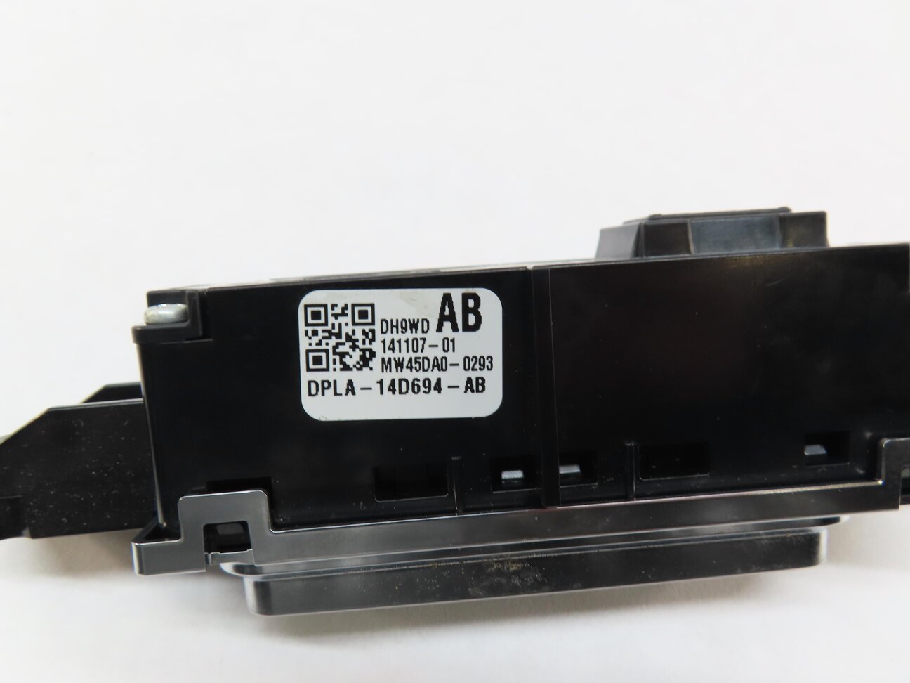 Thumbnail 5: 2015 RANGE ROVER SPORT (L494) REAR SEAT HEATER SWITCH BUTTON PANEL
