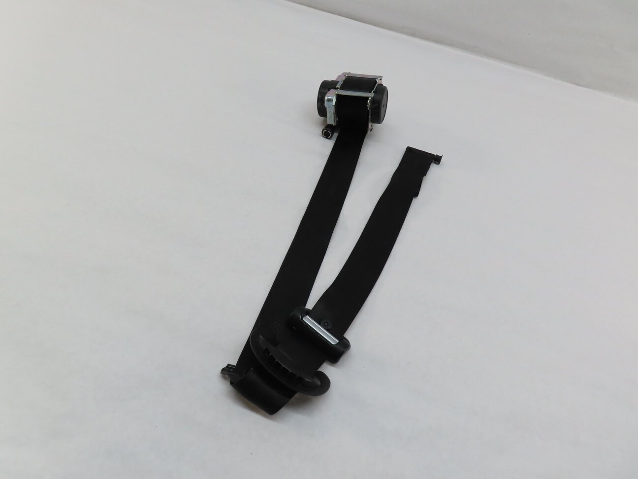 2014-2016 RANGE ROVER SPORT (L494) LEFT FRONT DRIVER SEATBELT RETRACTOR (BLACK)