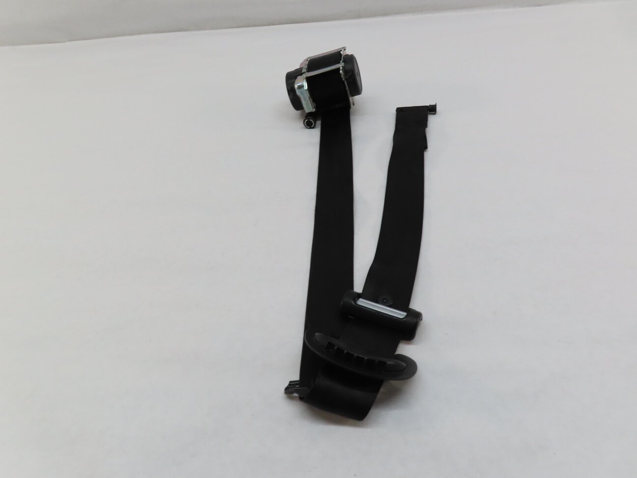 Thumbnail 2: 2014-2016 RANGE ROVER SPORT (L494) LEFT FRONT DRIVER SEATBELT RETRACTOR (BLACK)