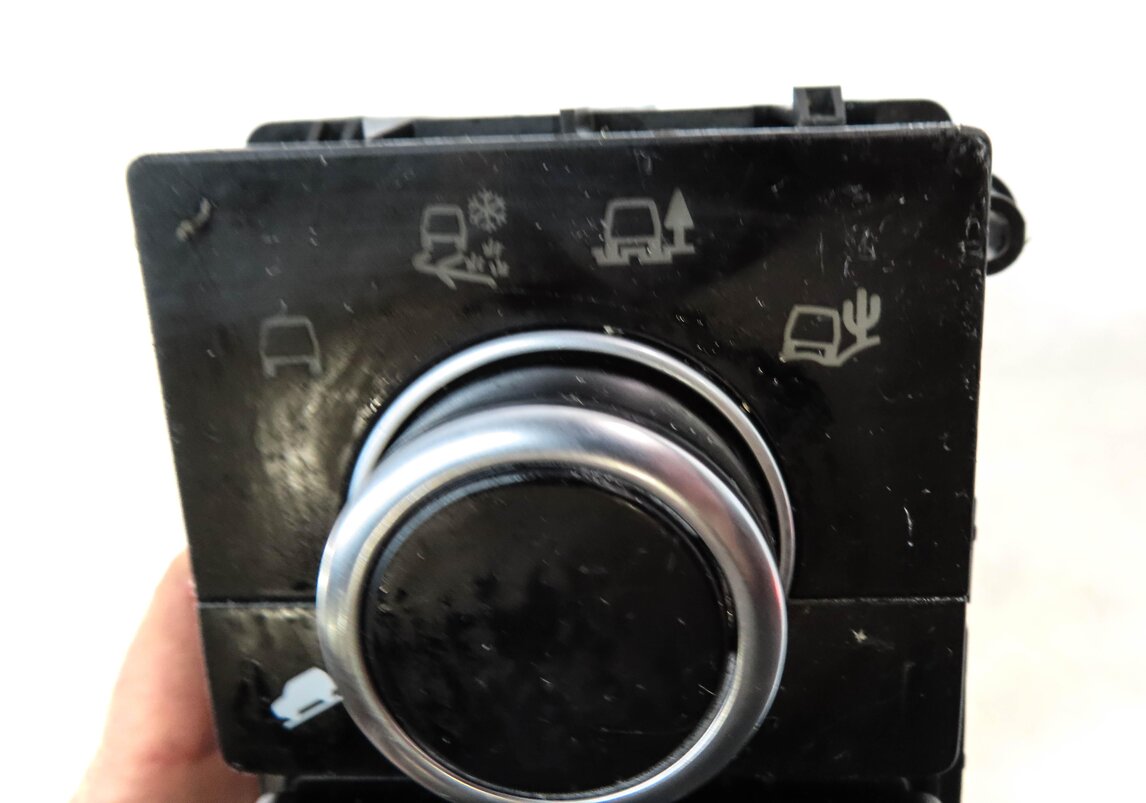 Thumbnail 8: 2015 RANGE ROVER SPORT (L494) SUSPENSION TRACTION CONTROL SWITCH BUTTON PANEL