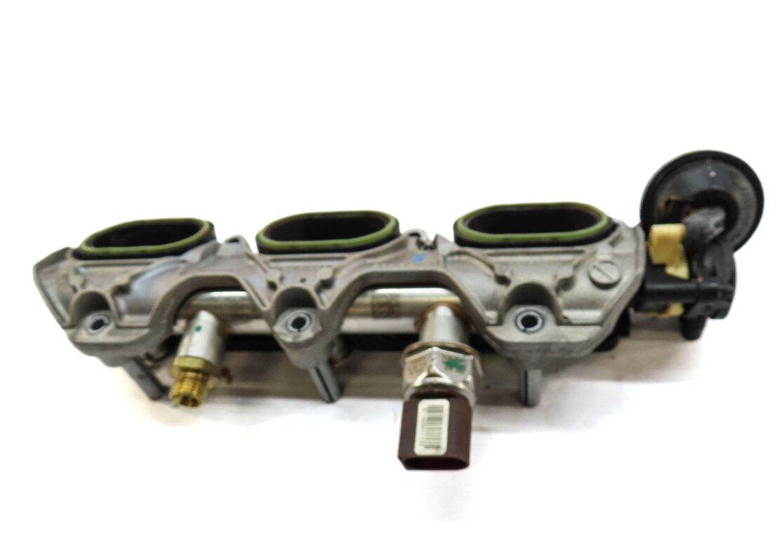 Thumbnail 3: 2015 AUDI Q7 (4L) 3.0L SUPERCHARGED ENGINE LEFT LOWER INTAKE MANIFOLD DUFFUSER
