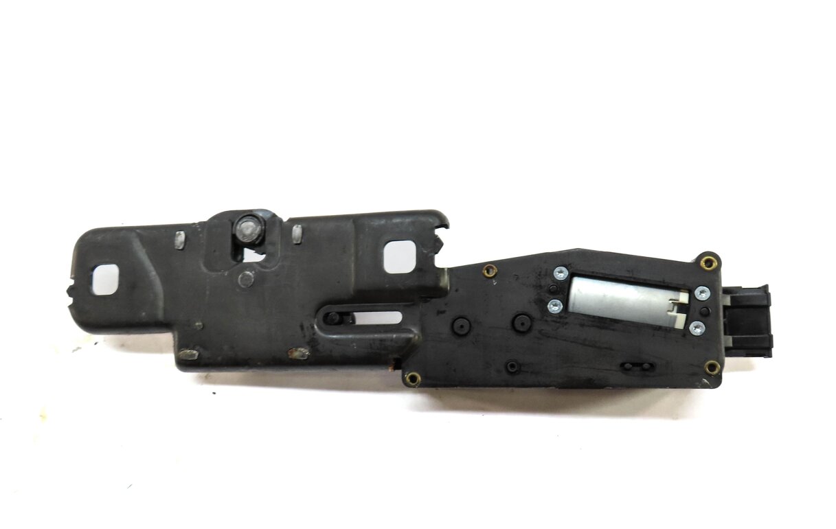 Thumbnail 4: 2015 AUDI Q7 (4L) REAR LOWER TRUNK LOCK LATCH ACTUATOR MOTOR STRIKER PLATE