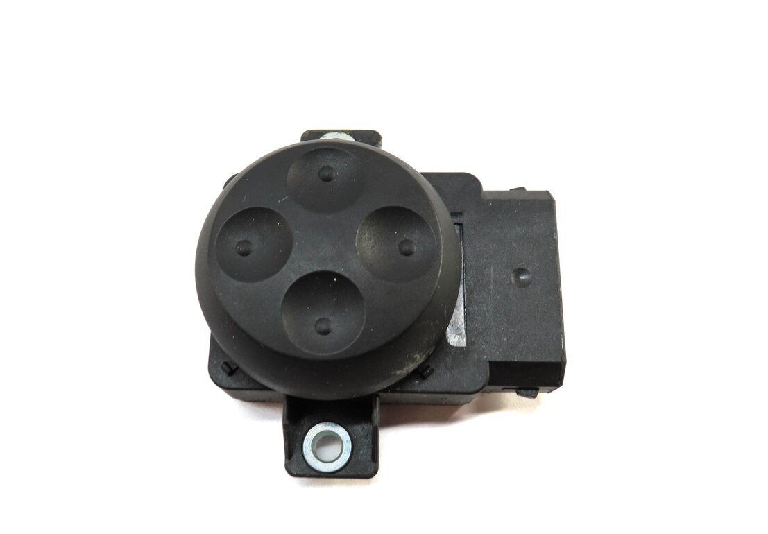 Thumbnail 3: 2015 AUDI Q7 (4L) FRONT RIGHT PASSENGER SEAT ADJUST ADJUSTMENT SWITCH BUTTON