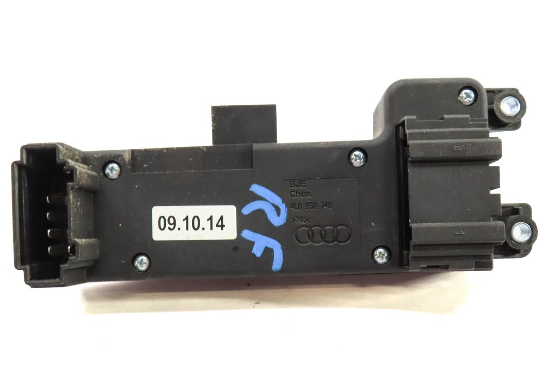 Thumbnail 6: 2015 AUDI Q7 (4L) FRONT RIGHT PASSENGER SEAT ADJUST ADJUSTMENT SWITCH BUTTON