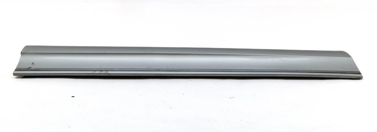 2015 AUDI Q7 (4L) FRONT LEFT DRIVER DOOR LOWER MOULDING RUNNER TRIM (SILVER)