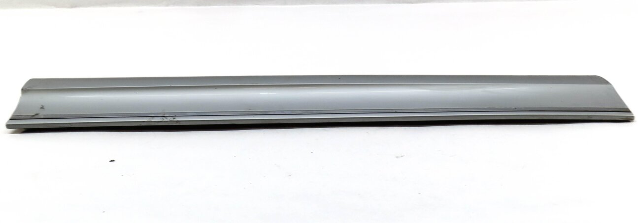 Thumbnail 2: 2015 AUDI Q7 (4L) FRONT LEFT DRIVER DOOR LOWER MOULDING RUNNER TRIM (SILVER)