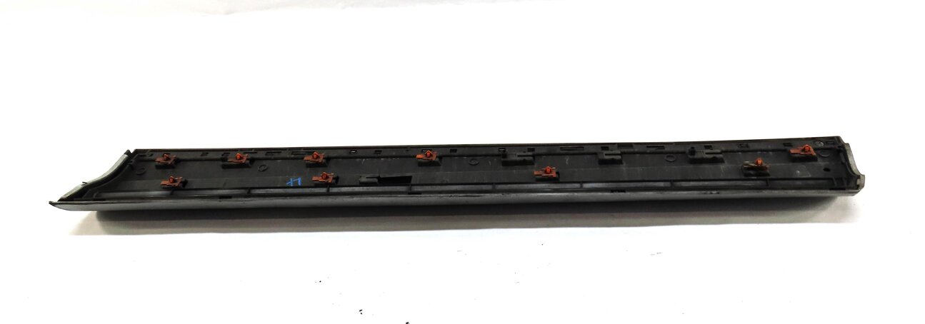 Thumbnail 5: 2015 AUDI Q7 (4L) FRONT LEFT DRIVER DOOR LOWER MOULDING RUNNER TRIM (SILVER)