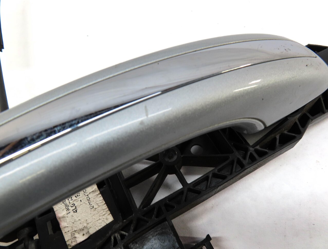 Thumbnail 6: 2007-2015 AUDI Q7 (4L) LEFT SIDE REAR EXTERIOR DOOR HANDLE (ICE SILVER METALLIC)