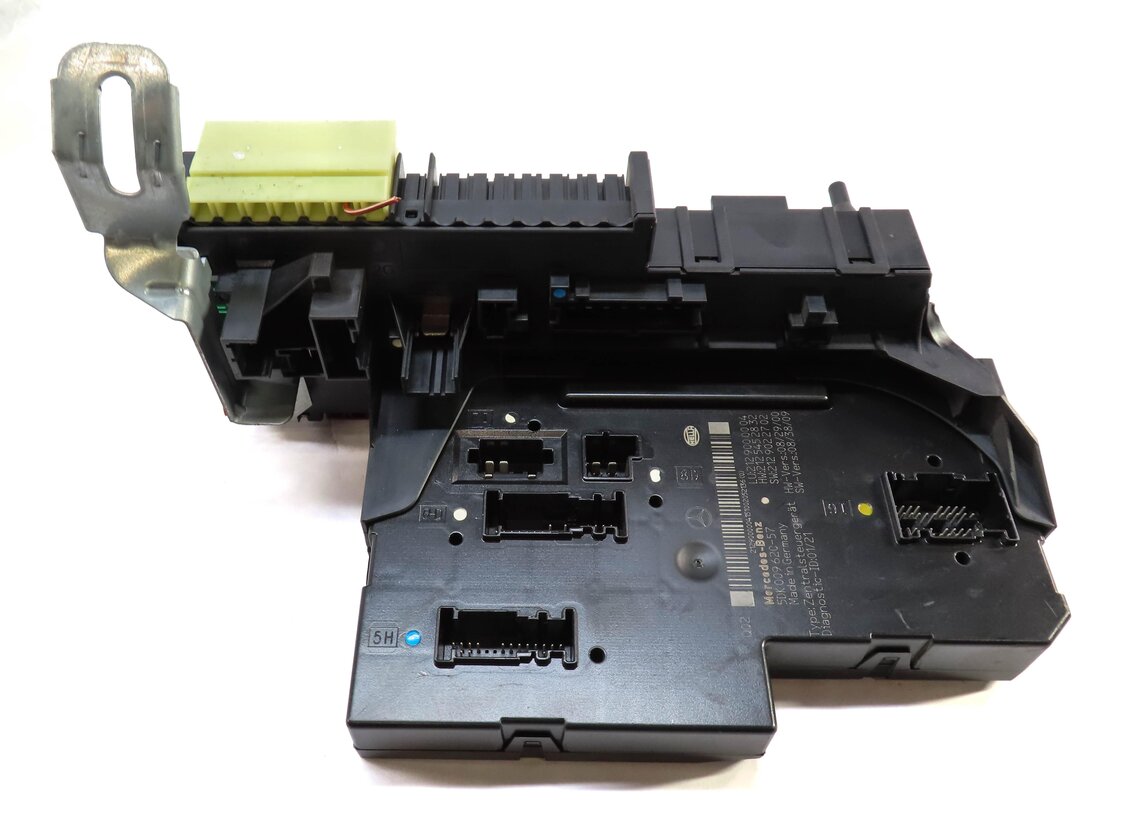 Thumbnail 3: 2010 MERCEDES E350 (W207) REAR SIGNAL ACQUISITION CONTROL MODULE FUSE BOX SAM