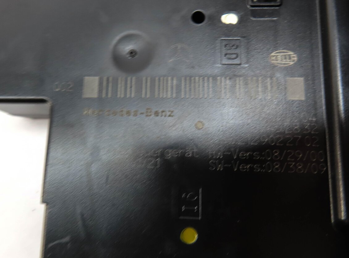 Thumbnail 4: 2010 MERCEDES E350 (W207) REAR SIGNAL ACQUISITION CONTROL MODULE FUSE BOX SAM