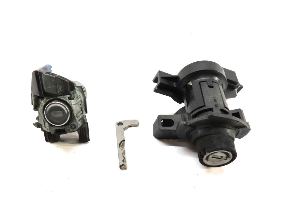 Thumbnail 2: 2010 MERCEDES E350 (C207 W207) DRIVER DOOR HANDLE & TRUNK LOCK CYLINDER KEY SET