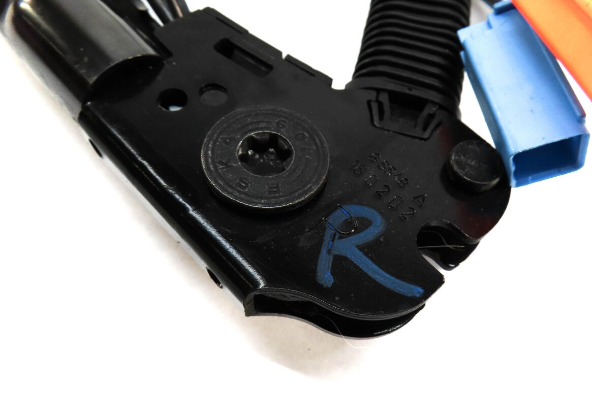 Thumbnail 4: 2008-2016 LR3 LR4 / RANGE ROVER SPORT (L320) RIGHT PASSENGER SEATBELT RECEIVER