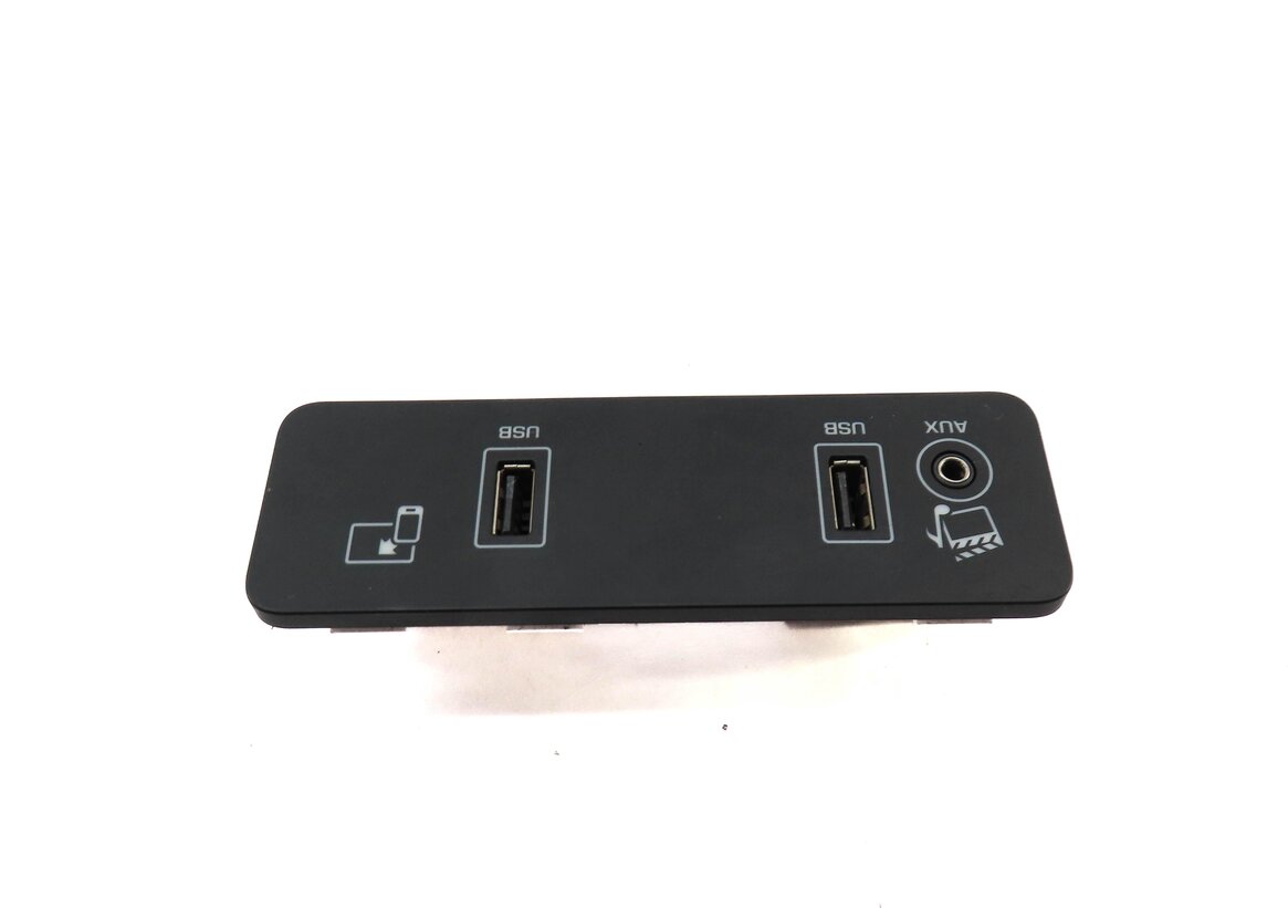 Thumbnail 3: 2016 LAND ROVER LR4 AUXILIARY USB AUDIO INPUT TRIM PANEL