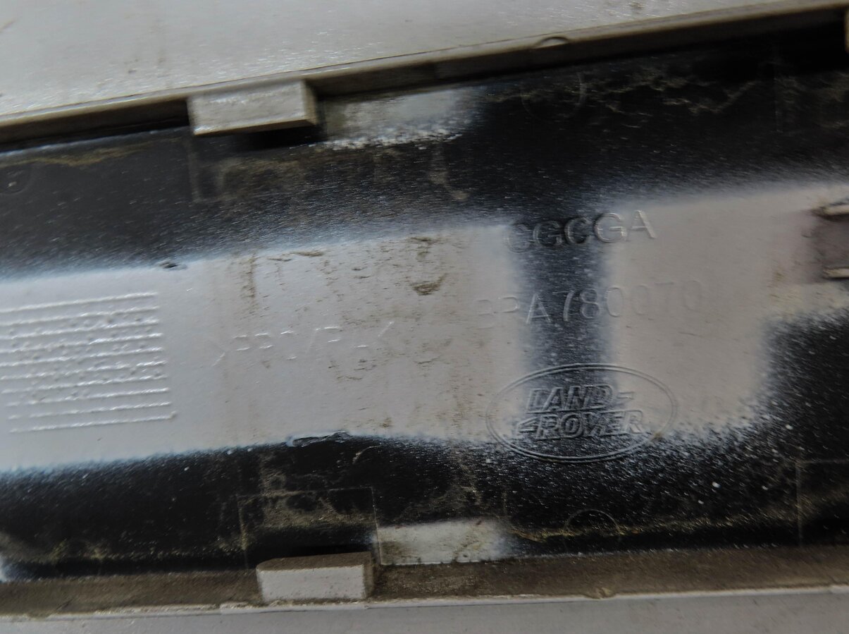 Thumbnail 5: 05-16 LR3 LR4 RANGE ROVER SPORT (L320) FUEL TANK DOOR TRIM (YULONG WHITE TCB)