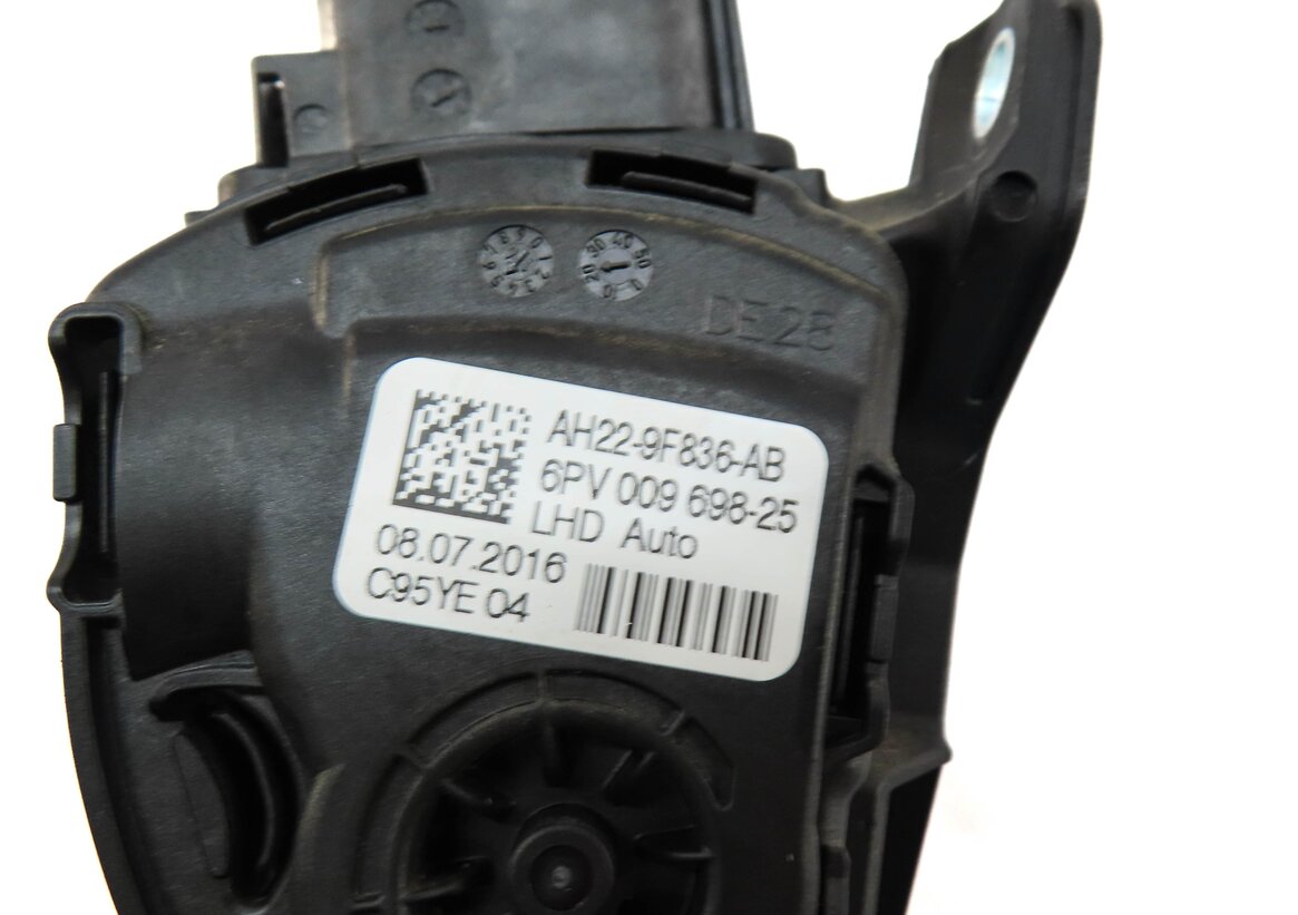 Thumbnail 6: 2016 LAND ROVER LR4 FRONT LEFT ACCELERATOR GAS PEDAL