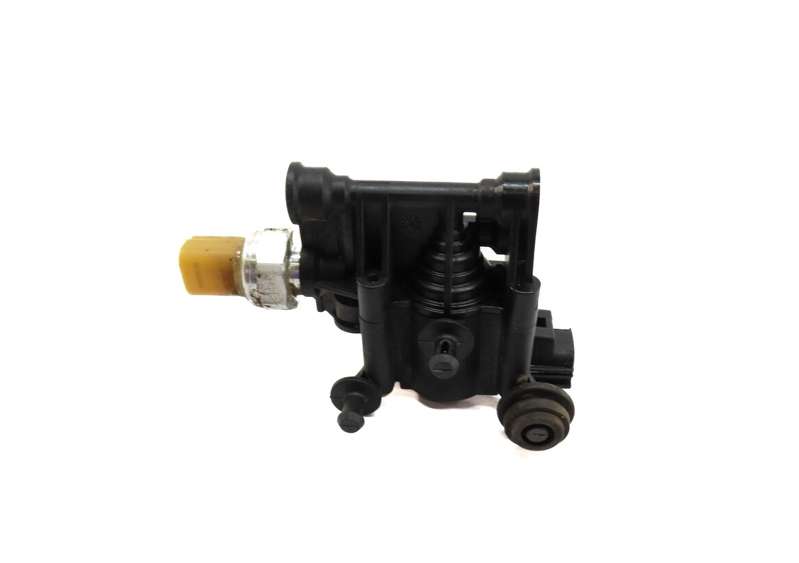 Thumbnail 2: 2016 LAND ROVER LR4 CENTER MIDDLE AIR SUSPENSION TRANSFER RELIEF VALVE RVH000046
