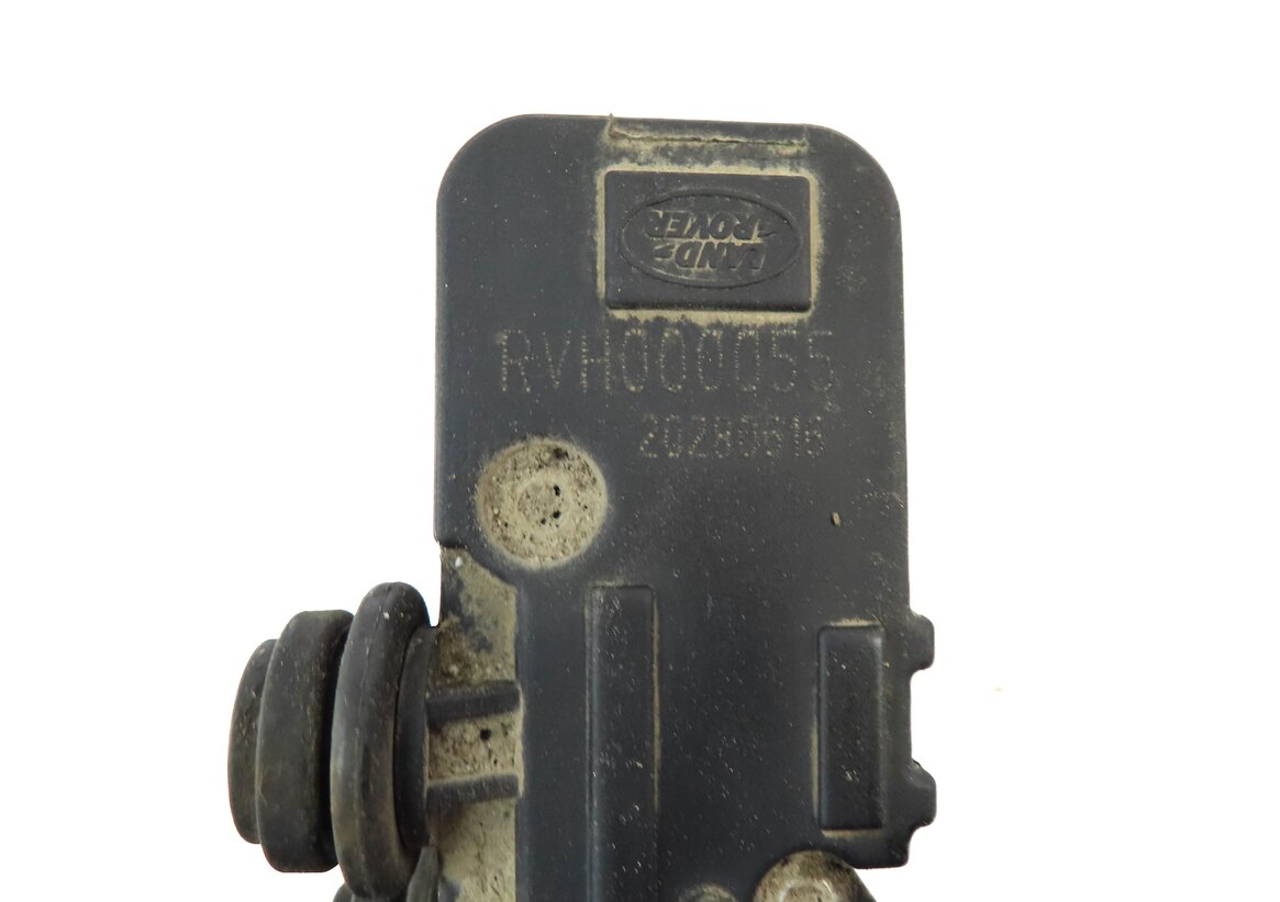 Thumbnail 5: 2016 LAND ROVER LR4 AIR SUSPENSION AIR TRANSFER RELIEF VALVE RVH000055