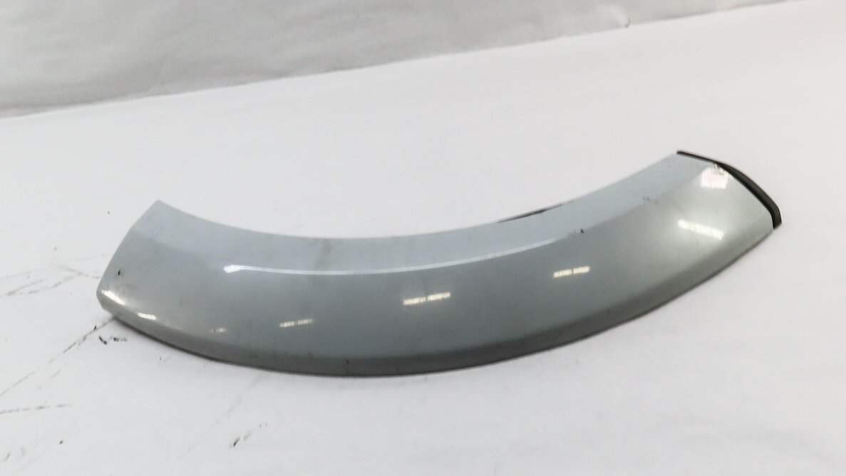 2016 LAND ROVER LR4 REAR RIGHT WHEEL WELL ARCH TRIM PANEL MOULDING (WHITE)