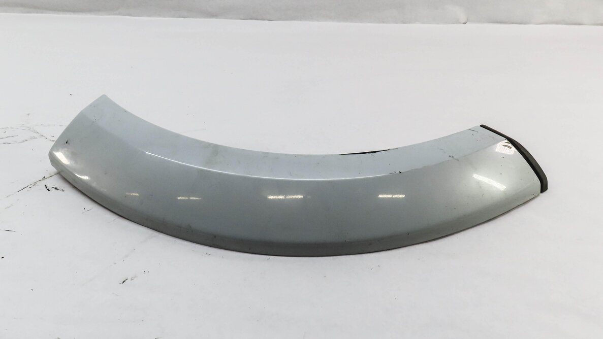 Thumbnail 2: 2016 LAND ROVER LR4 REAR RIGHT WHEEL WELL ARCH TRIM PANEL MOULDING (WHITE)