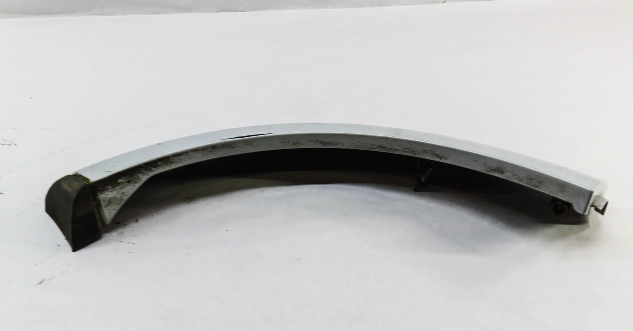 Thumbnail 3: 2016 LAND ROVER LR4 REAR RIGHT WHEEL WELL ARCH TRIM PANEL MOULDING (WHITE)