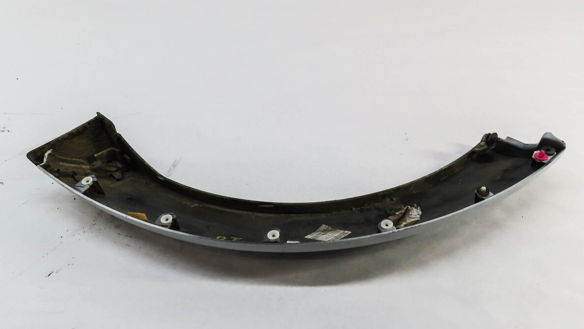 Thumbnail 4: 2016 LAND ROVER LR4 REAR RIGHT WHEEL WELL ARCH TRIM PANEL MOULDING (WHITE)
