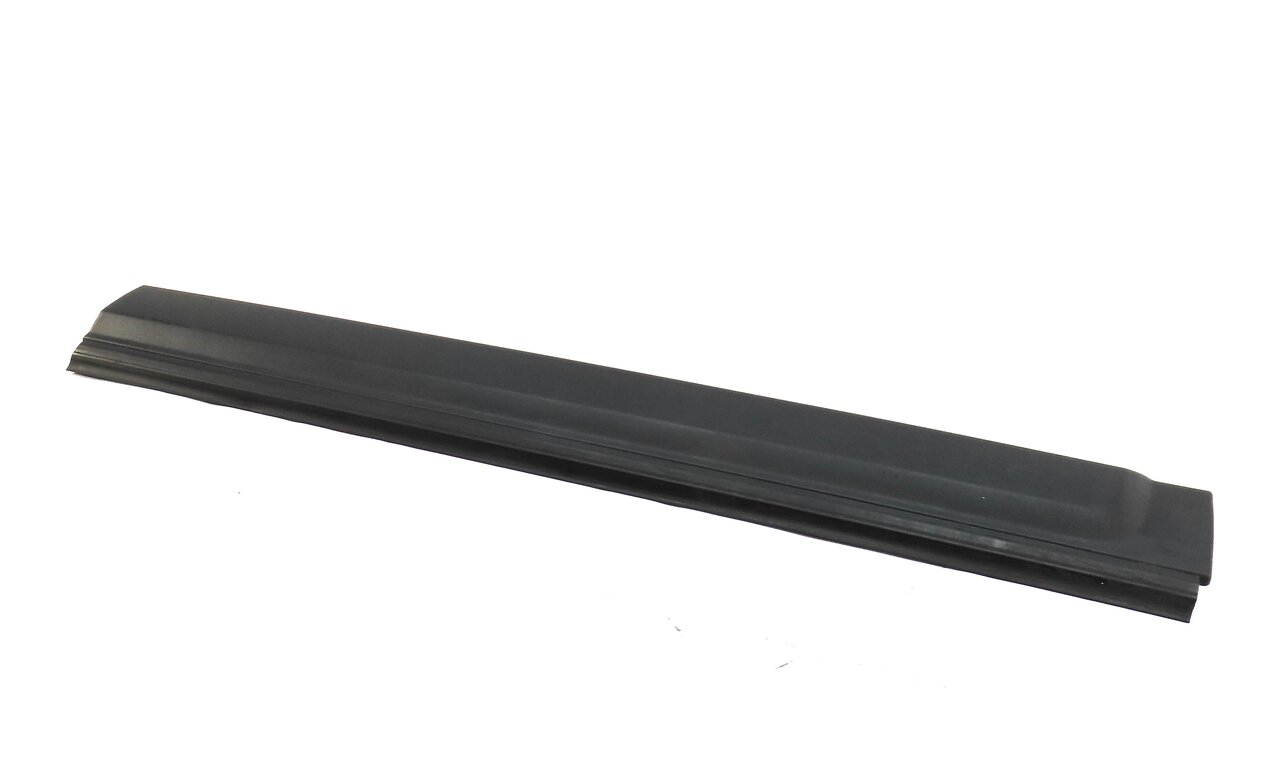 2016 LAND ROVER LR4 FRONT RIGHT PASSENGER LOWER DOOR TRIM MOULDING (GRAY)
