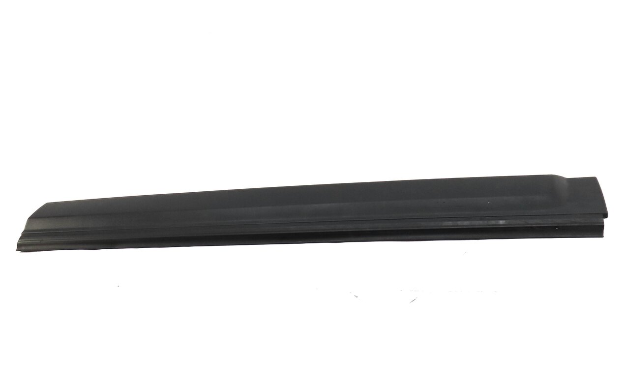 Thumbnail 2: 2016 LAND ROVER LR4 FRONT RIGHT PASSENGER LOWER DOOR TRIM MOULDING (GRAY)