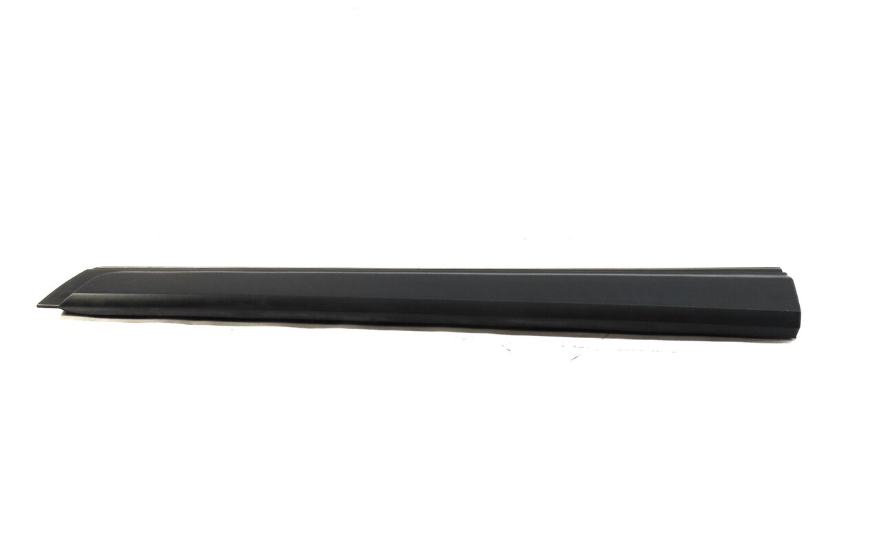 Thumbnail 3: 2016 LAND ROVER LR4 FRONT RIGHT PASSENGER LOWER DOOR TRIM MOULDING (GRAY)