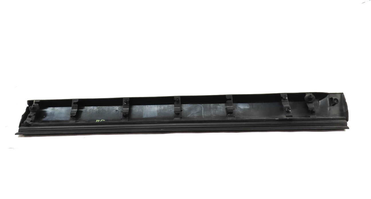 Thumbnail 4: 2016 LAND ROVER LR4 FRONT LEFT DRIVER LOWER DOOR TRIM MOULDING (GRAY)