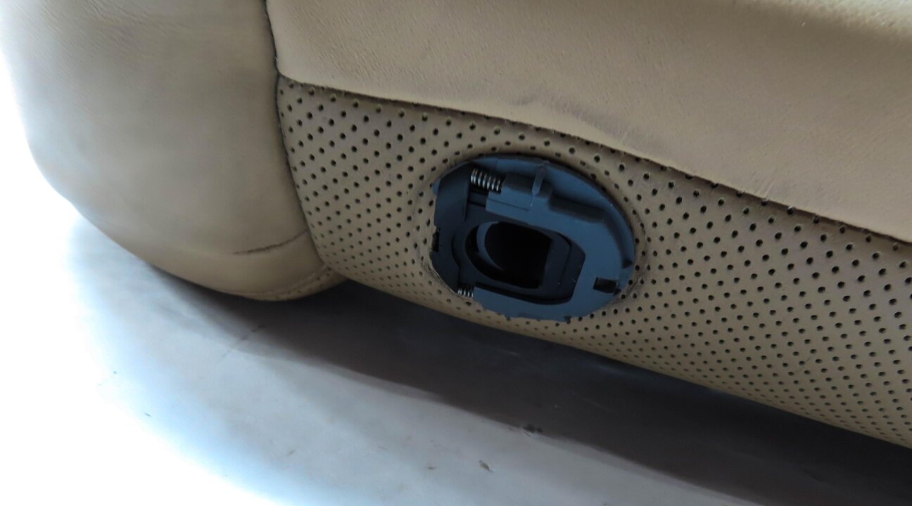 Thumbnail 7: 2013 PORSCHE CAYENNE (958) DRIVER UPPER TOP HEATED SEAT CUSHION (LUXOR BEIGE)