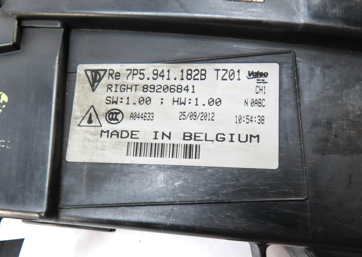 Thumbnail 5: 11-14 PORSCHE CAYENNE (958) RIGHT FRONT DRL DAY TIME RUNNING MARKER LIGHT LAMP