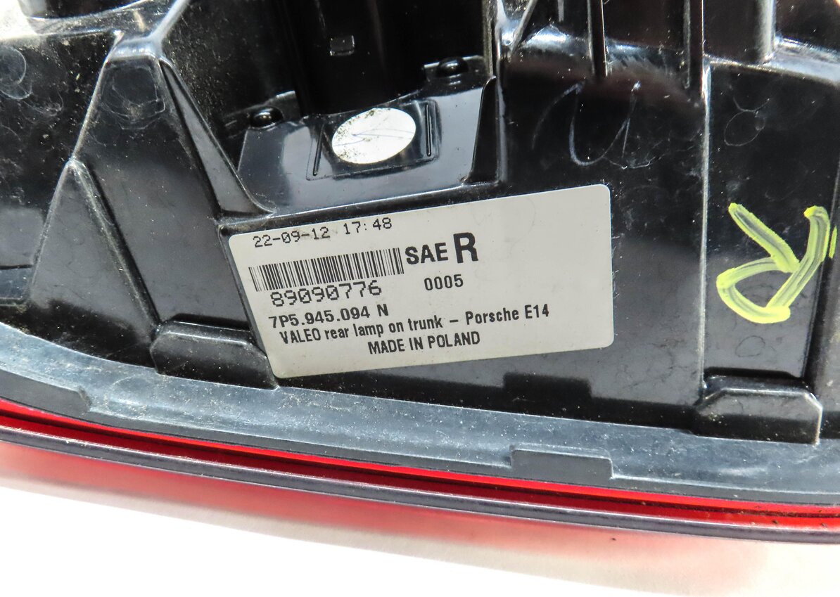 Thumbnail 5: 2011-2014 PORSCHE CAYENNE (958) RIGHT PASSENGER INNER TRUNK TAILLIGHT LIGHT LAMP