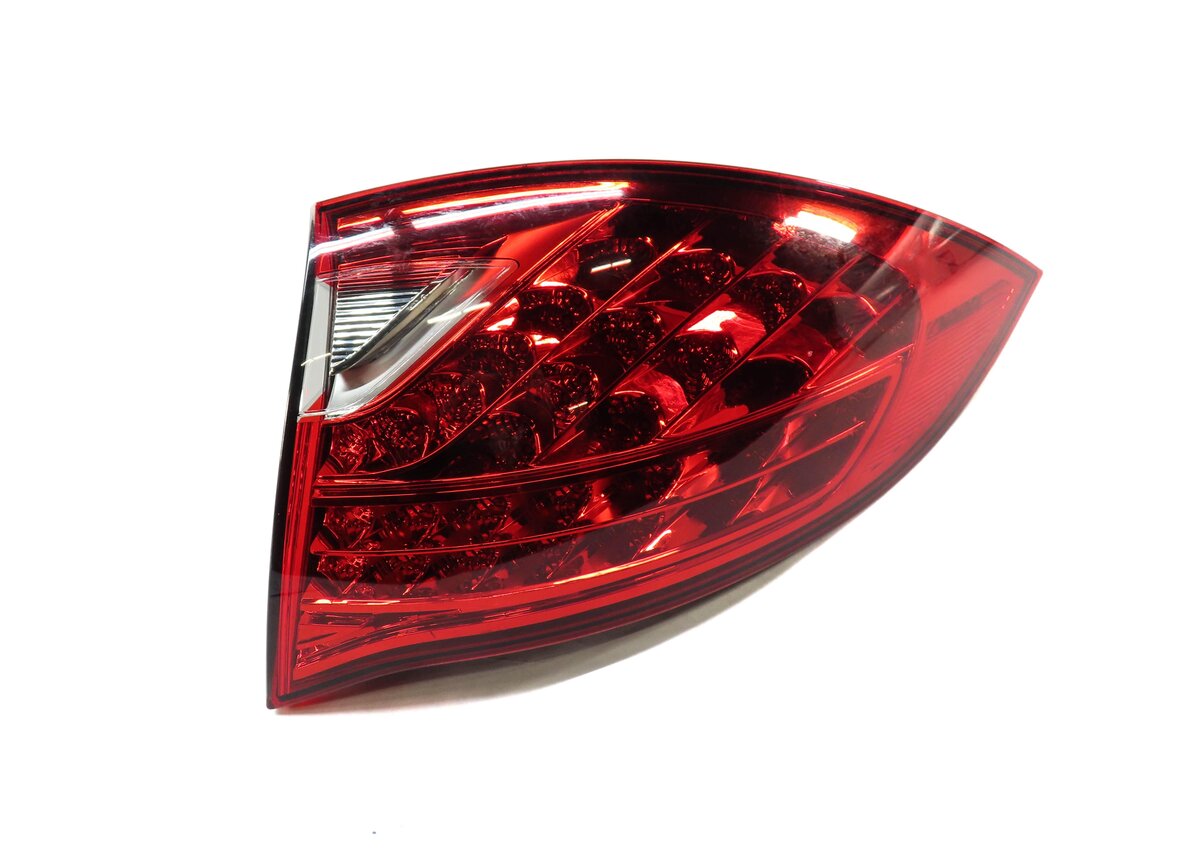 2011-2014 PORSCHE CAYENNE (958) RIGHT PASSENGER OUTER TAILLIGHT BRAKE LIGHT LAMP