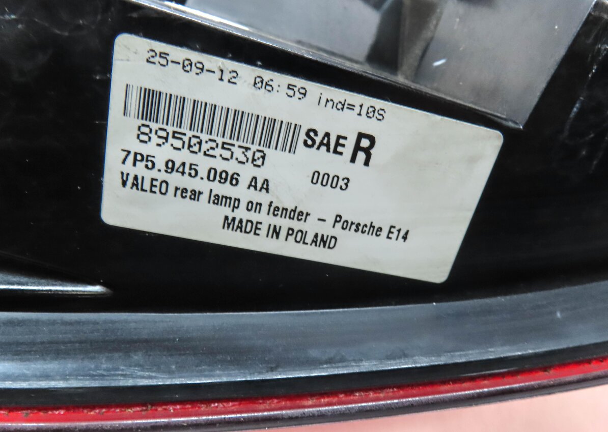 Thumbnail 5: 2011-2014 PORSCHE CAYENNE (958) RIGHT PASSENGER OUTER TAILLIGHT BRAKE LIGHT LAMP
