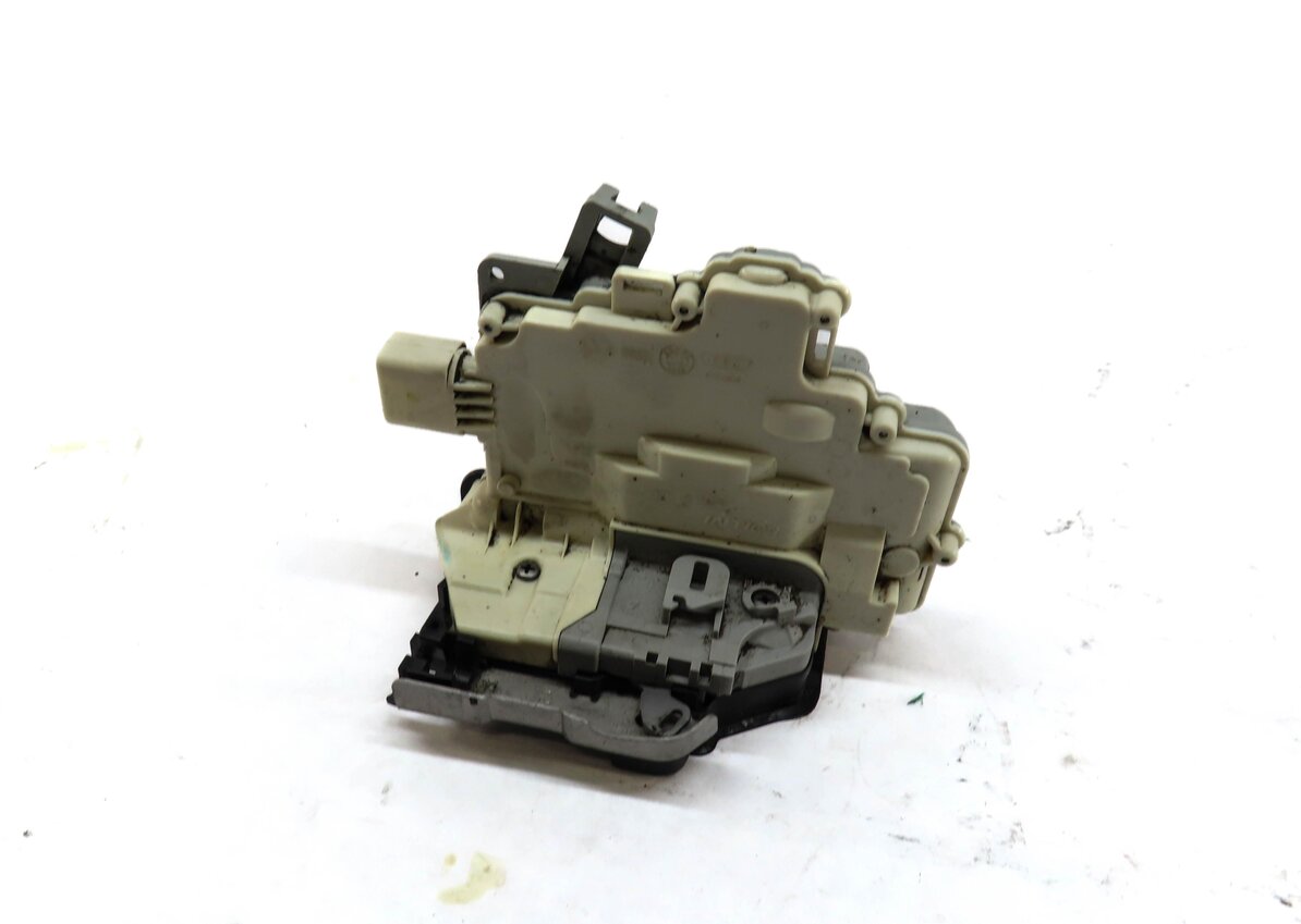 Thumbnail 1: 2011-2018 PORSCHE CAYENNE (958) REAR LEFT DOOR LOCK LATCH ACTUATOR MOTOR