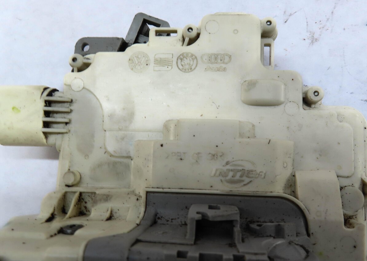 Thumbnail 5: 2011-2018 PORSCHE CAYENNE (958) REAR LEFT DOOR LOCK LATCH ACTUATOR MOTOR