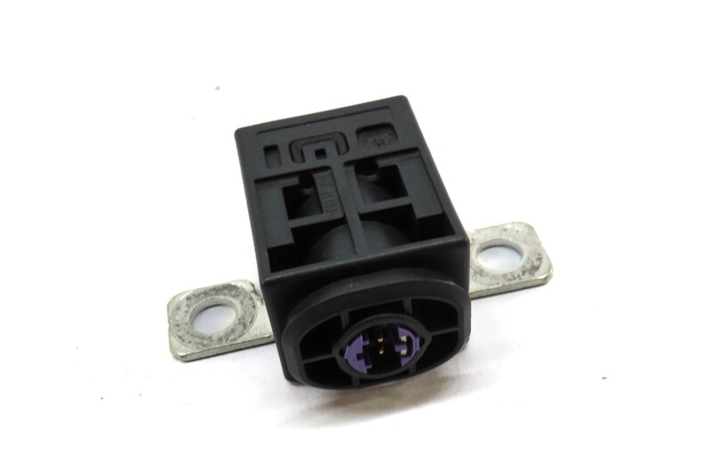 Thumbnail 1: 2013 AUDI Q7 (4L) BATTERY OVERLOAD SAFETY SWITCH 4F0915519