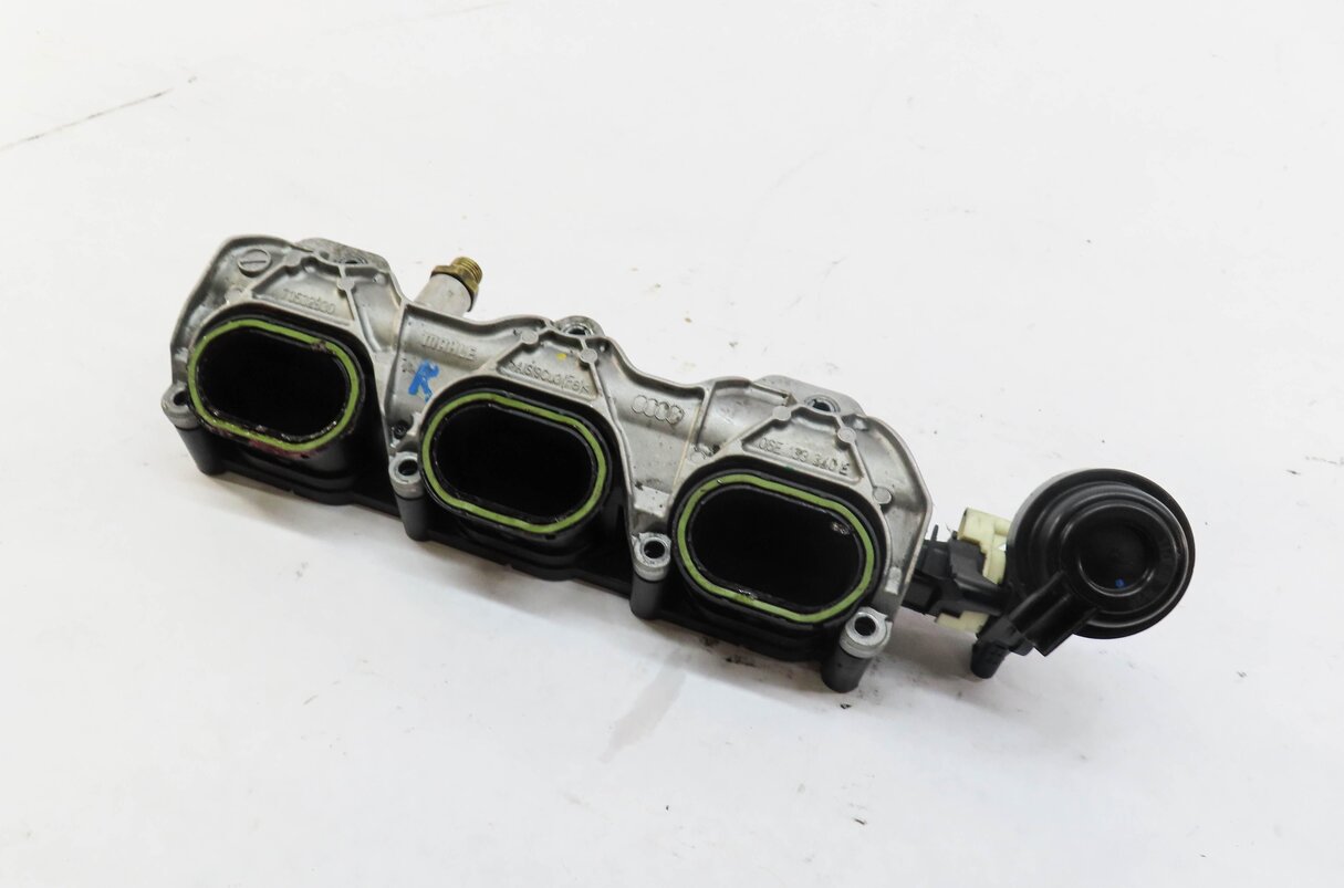 2013 AUDI Q7 (4L) 3.0L ENGINE (CTWB) LOWER RIGHT INTAKE MANIFOLD w/ FUEL RAIL