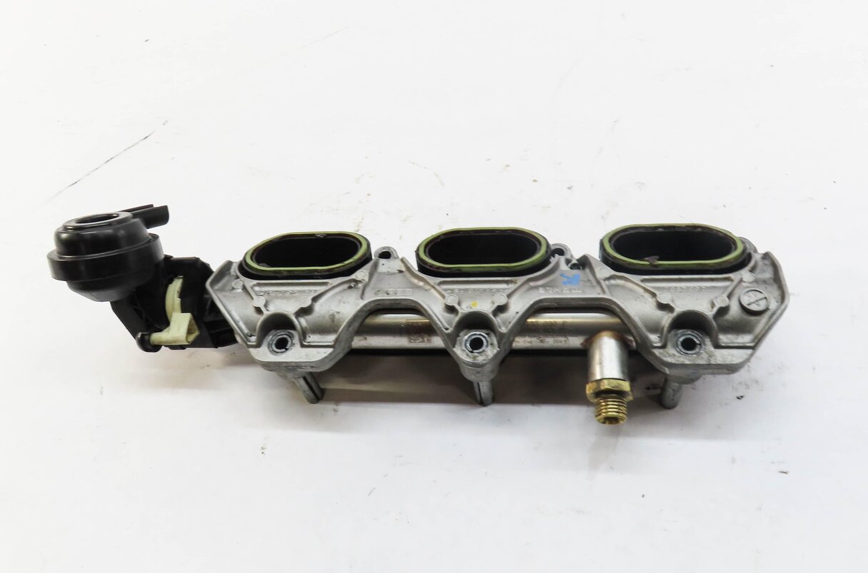 Thumbnail 3: 2013 AUDI Q7 (4L) 3.0L ENGINE (CTWB) LOWER RIGHT INTAKE MANIFOLD w/ FUEL RAIL