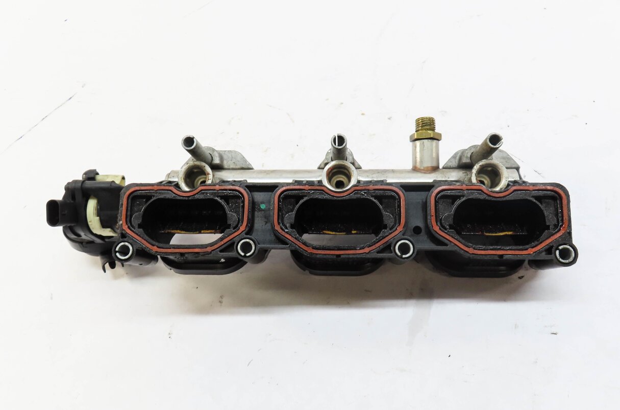 Thumbnail 4: 2013 AUDI Q7 (4L) 3.0L ENGINE (CTWB) LOWER RIGHT INTAKE MANIFOLD w/ FUEL RAIL