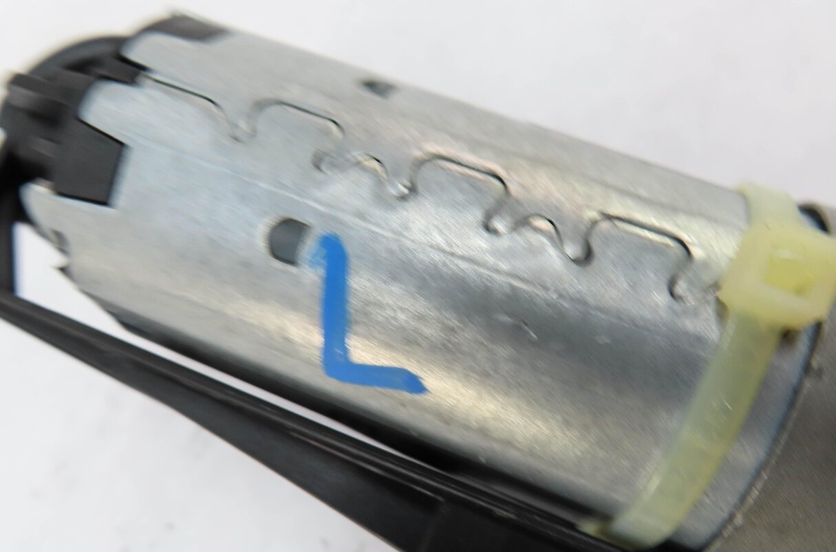Thumbnail 6: 11-13 AUDI Q7 (4L) LEFT DRIVER SIDE REAR TRUNK LIFT GATE ASSIST MOTOR