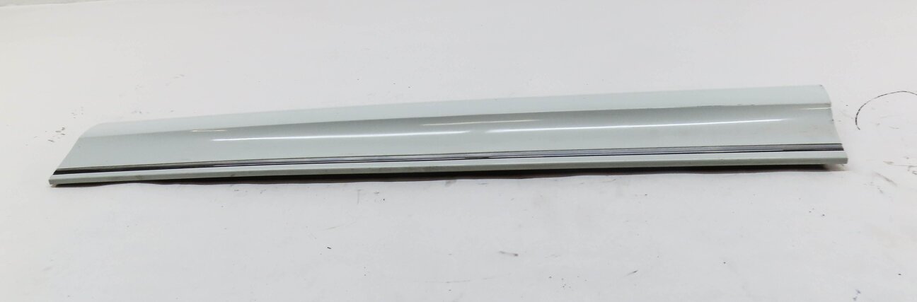 2013 AUDI Q7 (4L) FRONT LOWER RIGHT PASSENGER DOOR BOTTOM MOULDING TRIM (WHITE)