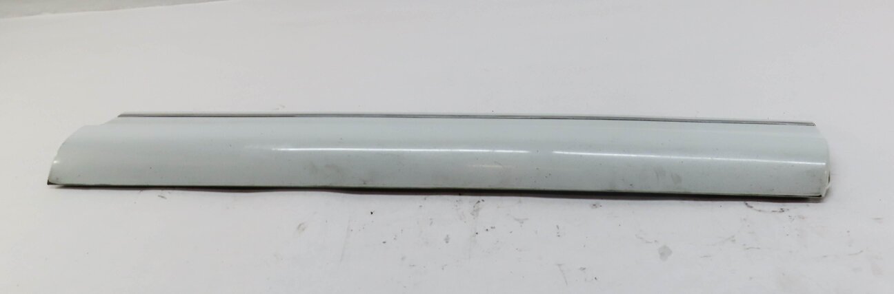 Thumbnail 3: 2013 AUDI Q7 (4L) FRONT LOWER RIGHT PASSENGER DOOR BOTTOM MOULDING TRIM (WHITE)