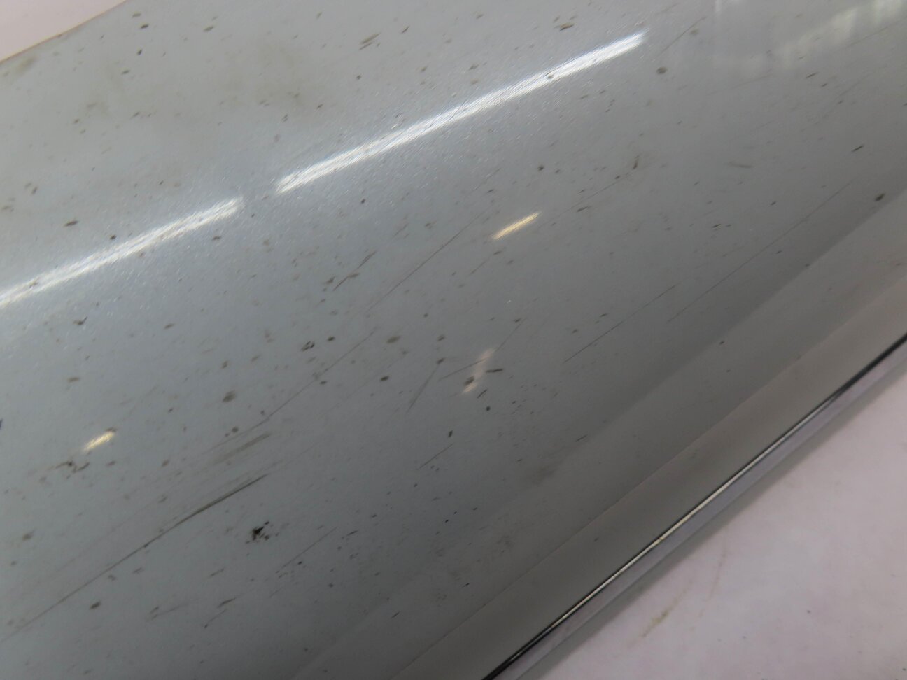 Thumbnail 7: 2013 AUDI Q7 (4L) FRONT LOWER RIGHT PASSENGER DOOR BOTTOM MOULDING TRIM (WHITE)