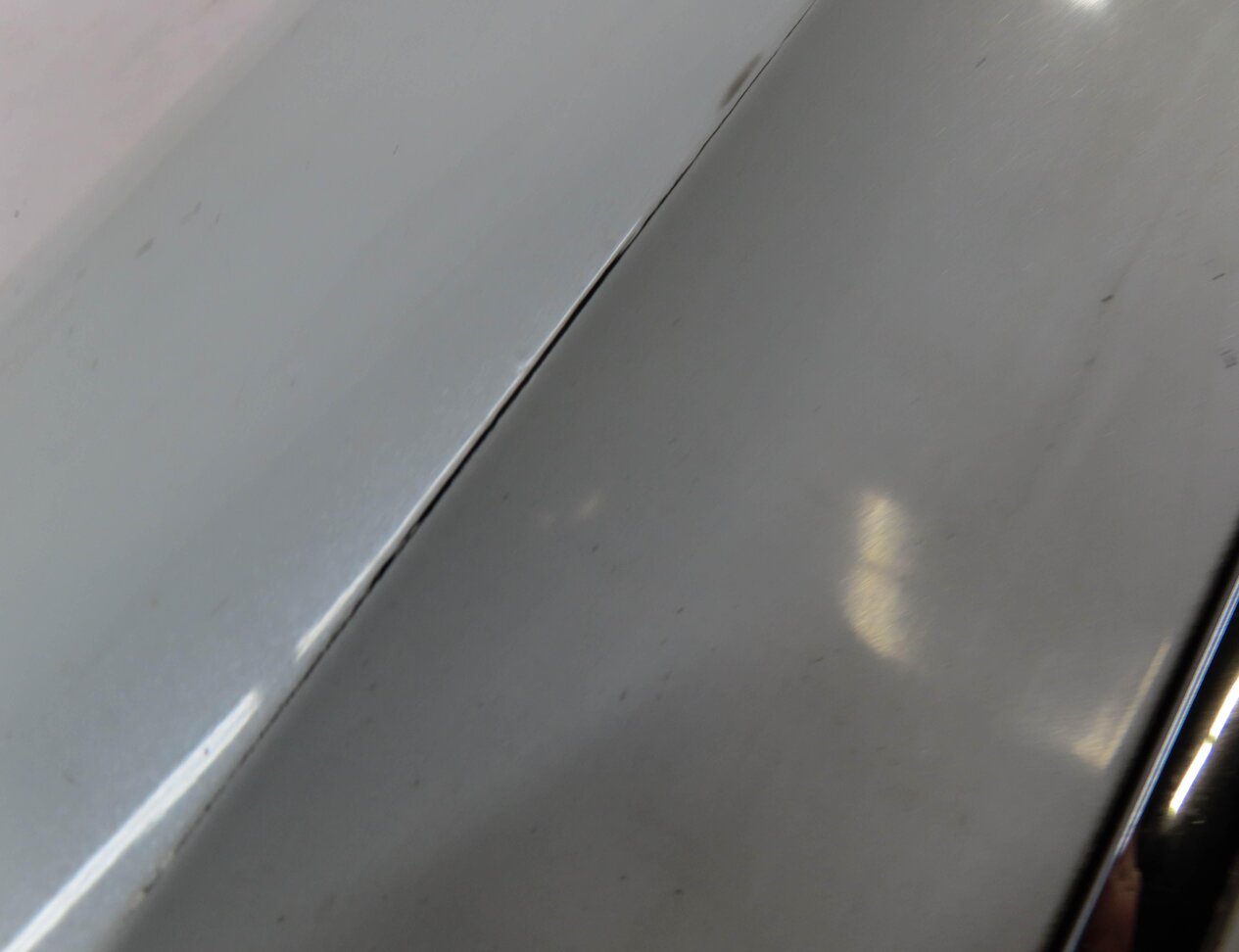 Thumbnail 8: 2013 AUDI Q7 (4L) FRONT LOWER RIGHT PASSENGER DOOR BOTTOM MOULDING TRIM (WHITE)