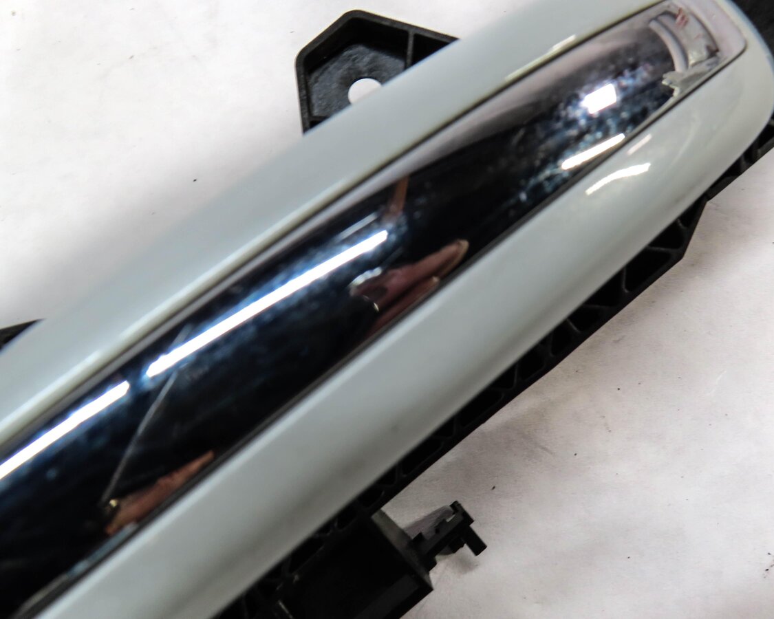 Thumbnail 5: 2007-2015 AUDI Q7 (4L) LEFT SIDE REAR EXTERIOR DOOR HANDLE (WHITE)
