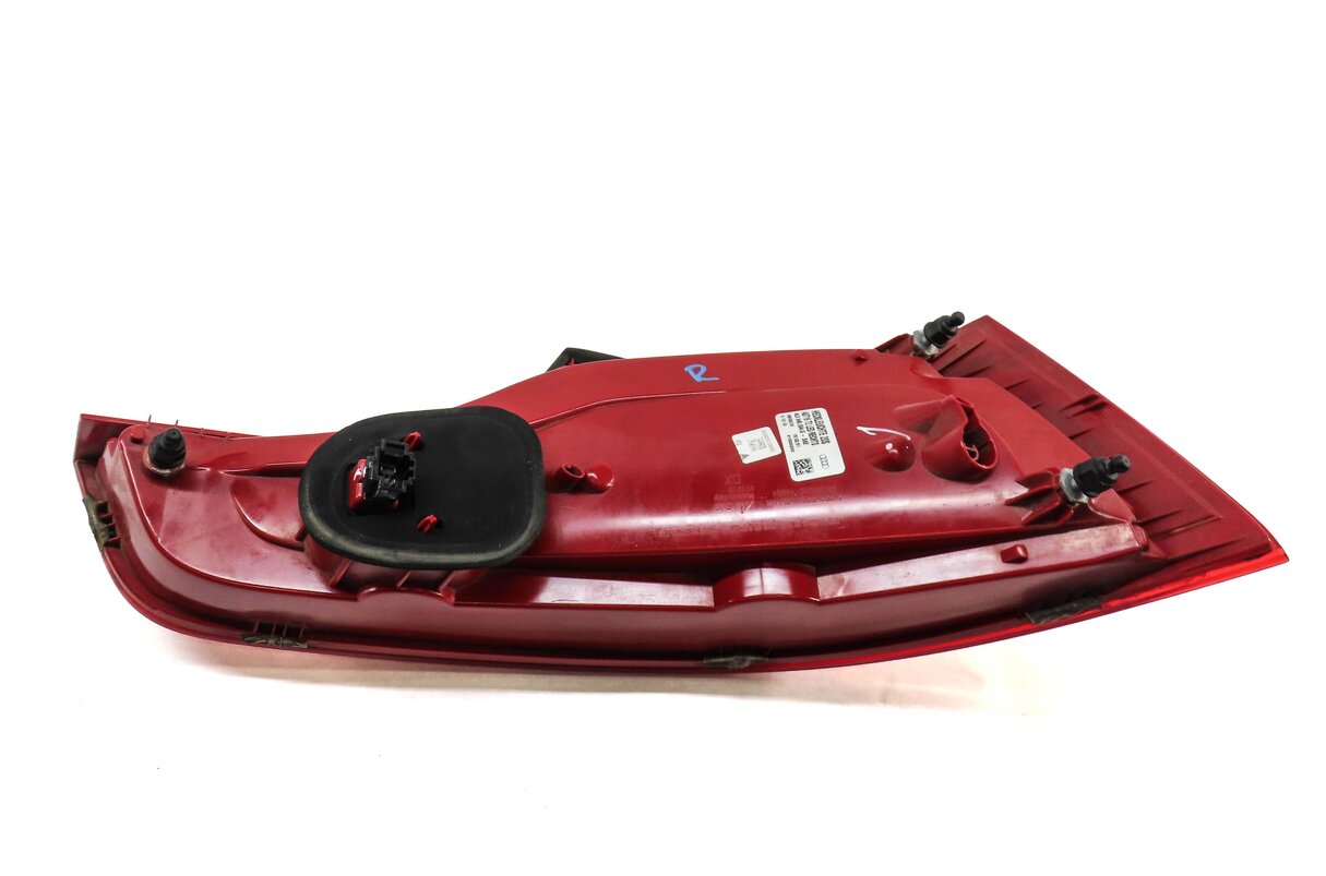 Thumbnail 4: 2010-2015 AUDI Q7 (4L) RIGHT PASSENGER REAR TAILLIGHT BRAKE LIGHT LAMP (LED)