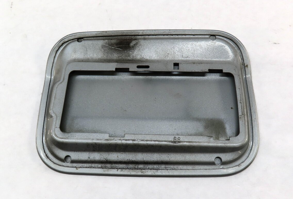 Thumbnail 4: 04-10 BMW 525i 528i 530i 535i 545i 550i M5 (E60) FUEL TANK FILLER DOOR (SILVER)
