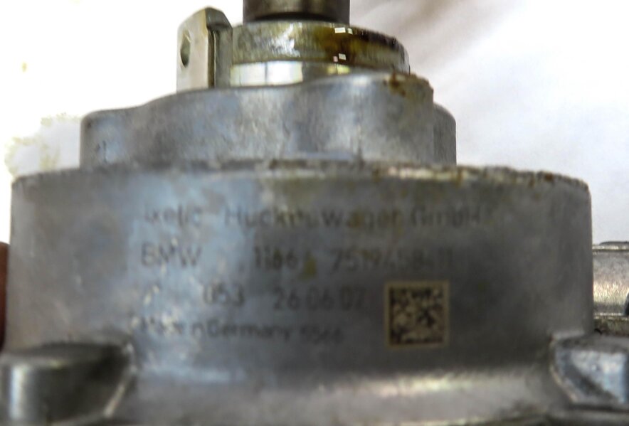 Thumbnail 5: 2008 BMW 535i (E60) 3.0T N54 ENGINE BRAKE VACUUM PUMP 11417516128